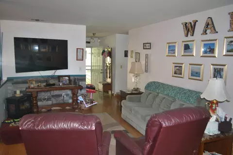 Living - 6671 Creekside St, Redding, CA 96001 photo 1 of 1