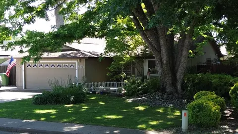 6671 Creekside St, Redding, CA 96001