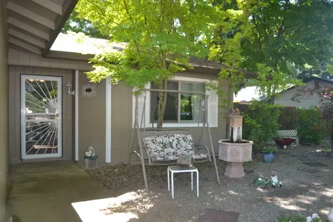 Exterior - 6671 Creekside St, Redding, CA 96001 photo 11 of 13