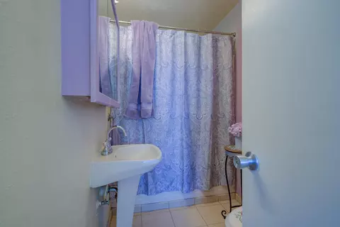 Bath - 3267 E Bailey Dr, Anderson, CA 96007 photo 1 of 4