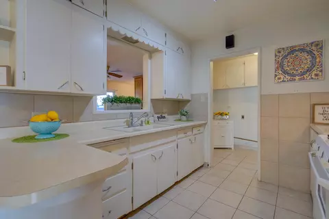 Kitchen - 3267 E Bailey Dr, Anderson, CA 96007 photo 2 of 4
