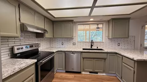 Kitchen - 3849 Appalachian Way, Redding, CA 96001 photo 2 of 8