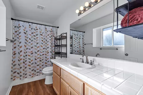 Bath - 3849 Appalachian Way, Redding, CA 96001 photo 1 of 2