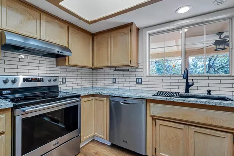 Kitchen - 3849 Appalachian Way, Redding, CA 96001 photo 3 of 4