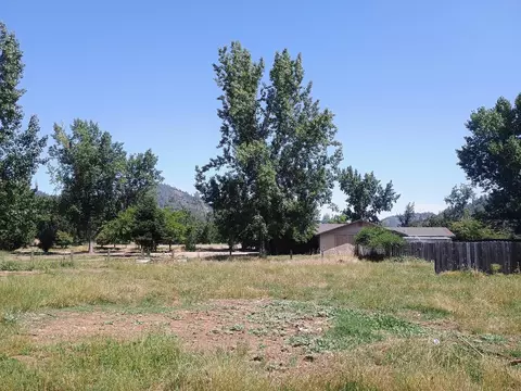 Exterior - 14425 Holiday Rd, Redding, CA 96003 photo 10 of 10