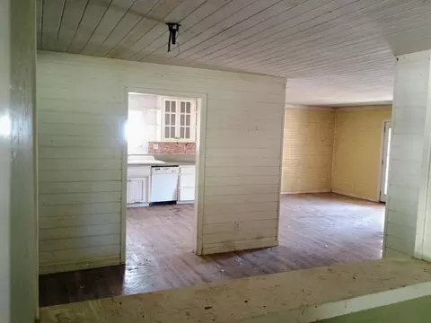 Living - 14425 Holiday Rd, Redding, CA 96003 photo 3 of 3