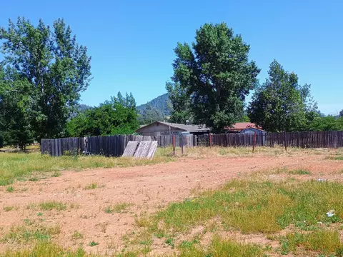 Exterior - 14425 Holiday Rd, Redding, CA 96003 photo 9 of 10