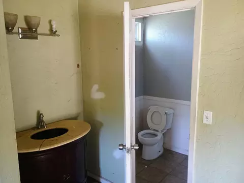 Bath - 14425 Holiday Rd, Redding, CA 96003 photo 1 of 3