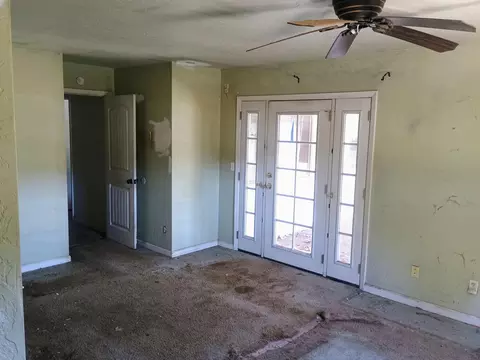 Bedroom - 14425 Holiday Rd, Redding, CA 96003 photo 4 of 4