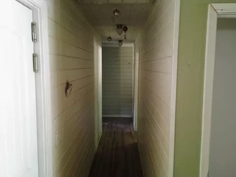 Entry Way - 14425 Holiday Rd, Redding, CA 96003 photo 2 of 2