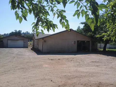 Exterior - 14425 Holiday Rd, Redding, CA 96003 photo 6 of 10