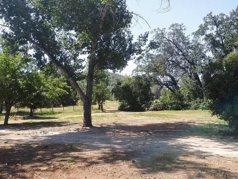 Exterior - 14425 Holiday Rd, Redding, CA 96003 photo 2 of 10