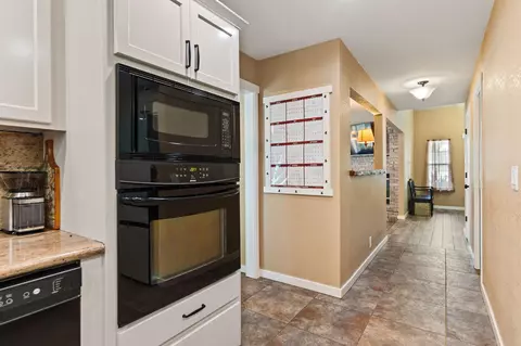 Entry Way - 2373 Calle Seca Ct, Redding, CA 96002 photo 3 of 4