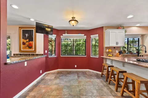 Kitchen - 2373 Calle Seca Ct, Redding, CA 96002 photo 5 of 6