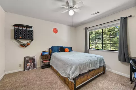 Bedroom - 2373 Calle Seca Ct, Redding, CA 96002 photo 6 of 8