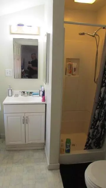 Bath - 1933 Eureka Way, Redding, CA 96001 photo 9 of 9