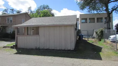 Exterior - 1933 Eureka Way, Redding, CA 96001 photo 4 of 16