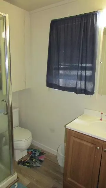 Bath - 1933 Eureka Way, Redding, CA 96001 photo 6 of 9