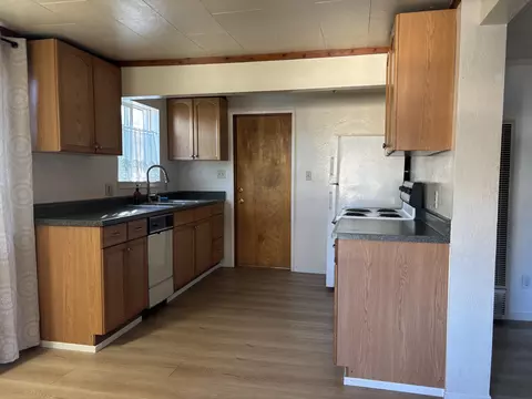 Kitchen - 1933 Eureka Way, Redding, CA 96001 photo 3 of 8