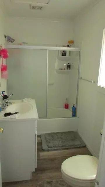 Bath - 1933 Eureka Way, Redding, CA 96001 photo 2 of 9