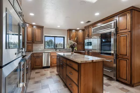 Kitchen - 20831 Clough Creek Rd, Redding, CA 96002 photo 4 of 19