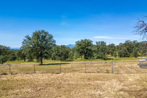 Exterior - 2362 Old Alturas Rd, Redding, CA 96003 photo 3 of 4