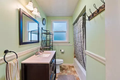 Bath - 355 Jackson St, Red Bluff, CA 96080 photo 1 of 1