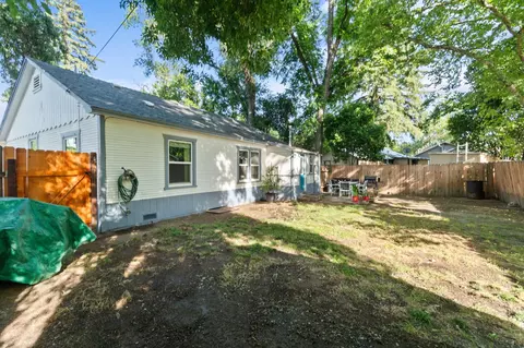 Exterior - 355 Jackson St, Red Bluff, CA 96080 photo 6 of 10