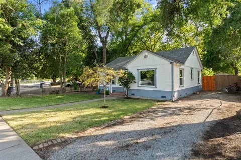 Exterior - 355 Jackson St, Red Bluff, CA 96080 photo 8 of 10