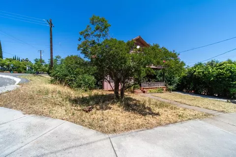 Exterior - 1868 Gold St, Redding, CA 96001 photo 2 of 8