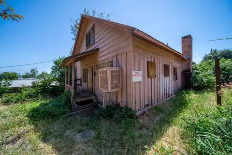Exterior - 1868 Gold St, Redding, CA 96001 photo 3 of 8