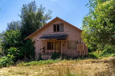 Exterior - 1868 Gold St, Redding, CA 96001 photo 5 of 8