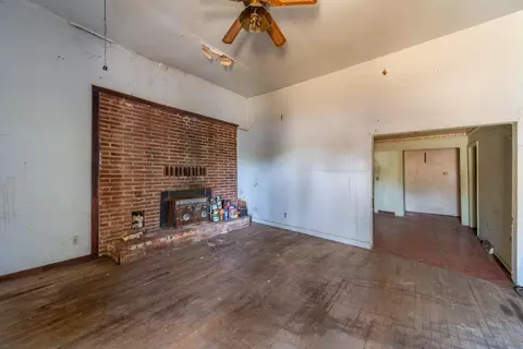 Living - 1868 Gold St, Redding, CA 96001 photo 3 of 3