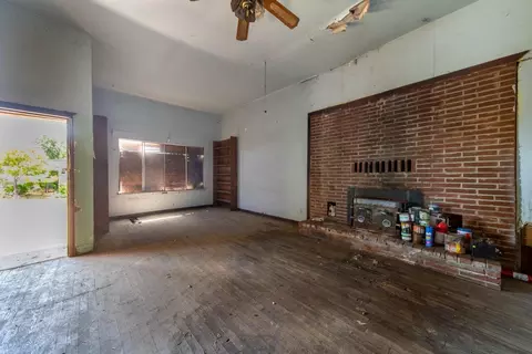 Living - 1868 Gold St, Redding, CA 96001 photo 2 of 3