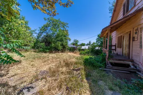 Exterior - 1868 Gold St, Redding, CA 96001 photo 7 of 8