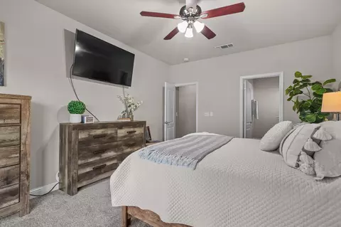 Bedroom - 6323 Oxbow St, Redding, CA 96001 photo 5 of 7