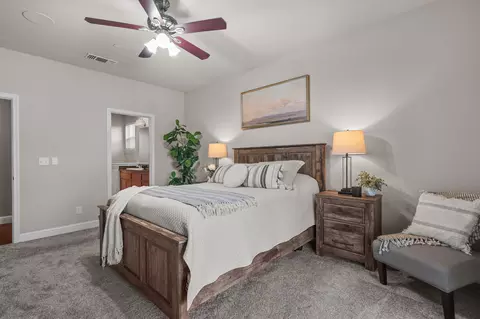 Bedroom - 6323 Oxbow St, Redding, CA 96001 photo 4 of 7