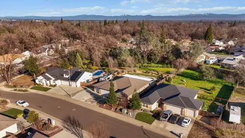 View/Area - 6323 Oxbow St, Redding, CA 96001 photo 6 of 6