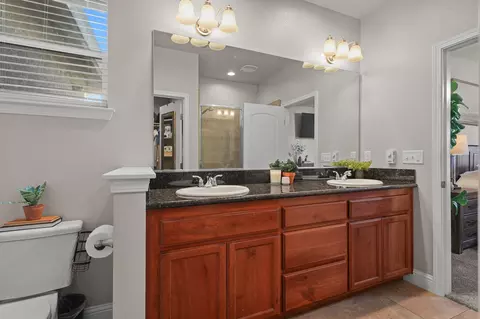 Bath - 6323 Oxbow St, Redding, CA 96001 photo 3 of 4