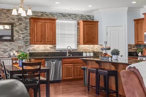 Kitchen - 6323 Oxbow St, Redding, CA 96001 photo 3 of 5