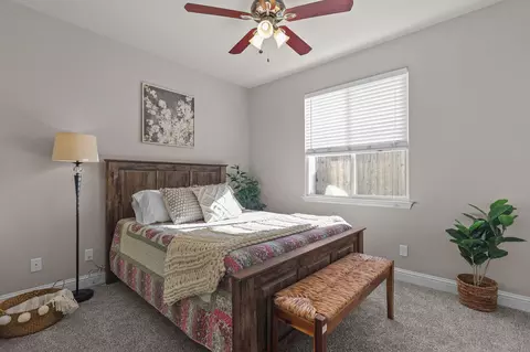 Bedroom - 6323 Oxbow St, Redding, CA 96001 photo 2 of 7