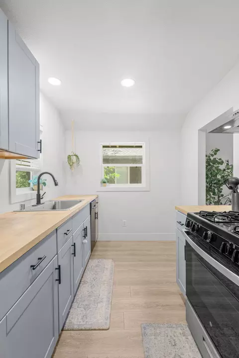 Kitchen - 1545 Willis St, Redding, CA 96001 photo 2 of 2