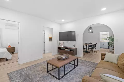 Living - 1545 Willis St, Redding, CA 96001 photo 2 of 3