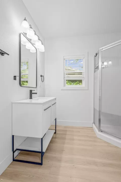 Bath - 1545 Willis St, Redding, CA 96001 photo 1 of 3