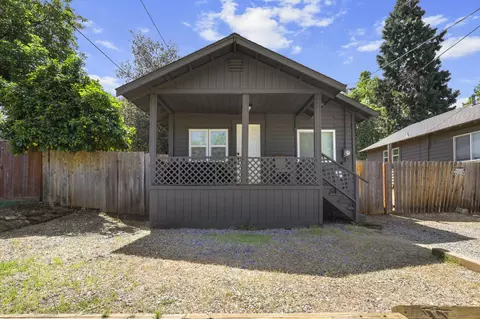 Exterior - 1545 Willis St, Redding, CA 96001 photo 4 of 11