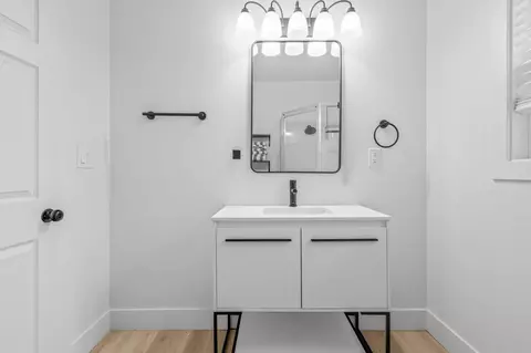Bath - 1545 Willis St, Redding, CA 96001 photo 3 of 3