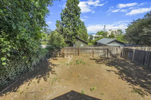 Exterior - 1545 Willis St, Redding, CA 96001 photo 8 of 11