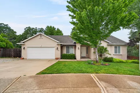 1050 Hillsdale Ct, Redding, CA 96003 photo 2