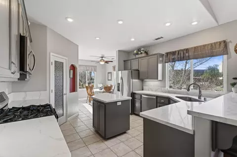 1050 Hillsdale Ct, Redding, CA 96003 photo 12