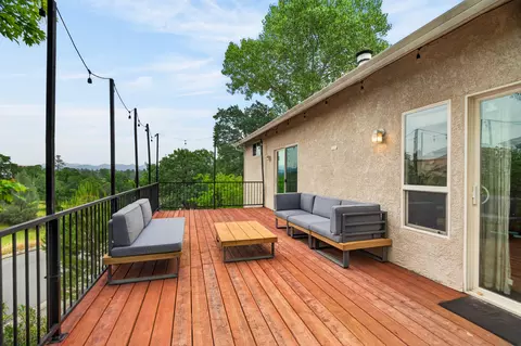 1050 Hillsdale Ct, Redding, CA 96003 photo 5
